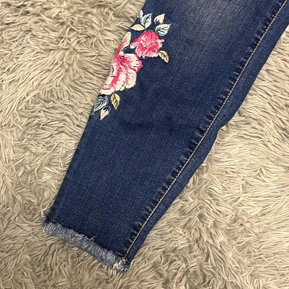 Floral embroidered jeans - Picture 3 of 10